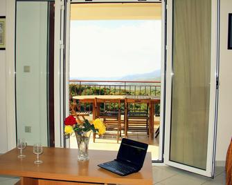 Europe's Villas - Lakithra - Balkon