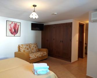 Hostal Caballero - Zahara de la Sierra - Living room