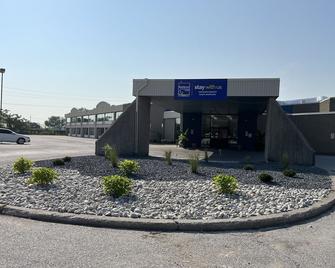 Residence & Conference Centre - Sarnia - Sarnia - Gebouw
