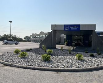 Residence & Conference Centre - Sarnia - Sarnia - Gebäude