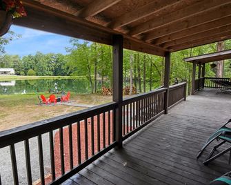Cozy Cove Escape - Lakeside Retreat 3 Bedroom Cabin - Crossville - Balcony