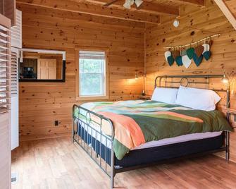 Modern Cabin on the Beautiful Ocoee River - Benton - Bedroom