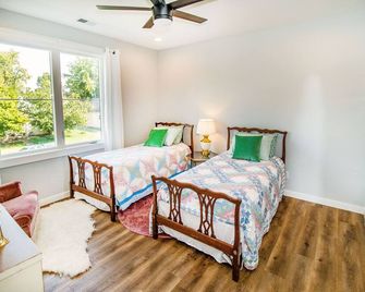 Haynie's Charmer - 3 Br New Construction Modern! - Evansville - Bedroom