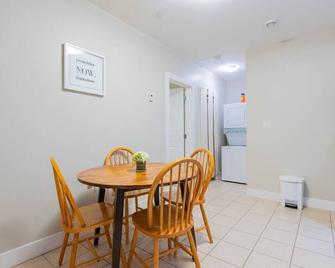 Lovely & Cozy 1bd Basement Suite. - ונקובר - מסעדה