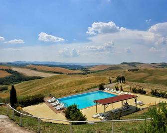Agrihotel Il Palagetto - Volterra - Piscina