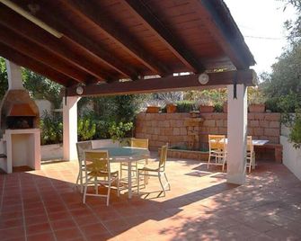 Character house with large terraces. Close to beaches. - Pianottoli-Caldarello - Patio