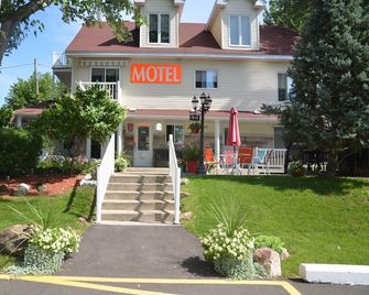 Motel Derfal - Repentigny - Bâtiment