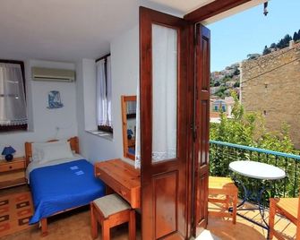 Symi Center Hotel - Ano Symi - Balkón