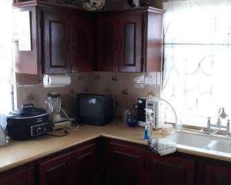 Maxwell Homely Manor - St Lawrence Gap - Kitchen