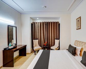 Hotel O Grand Place - Noida - Schlafzimmer