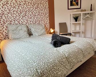 Great Mullein. Close To The Ocean, Pets Welcome! - Le Porge - Habitación