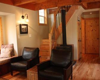 Priest Lake - Beautiful Waterfront Without The Lakeview Expense - Coolin - Sala de estar