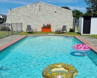 Aztec Motel - פאלמרסטון נורת' - בריכה