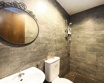 Hotel O Madras - Kuala Lumpur - Bathroom