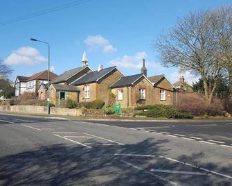 Converted Bungalow In Bexley - Erith - Building