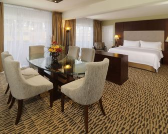 Holiday Inn Monterrey Norte By IHG - מונטרי - חדר שינה