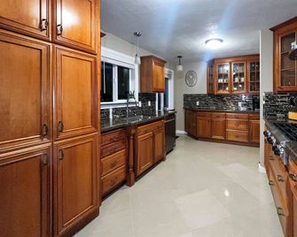 Cozy Corner on Carson - Burney - Cocina