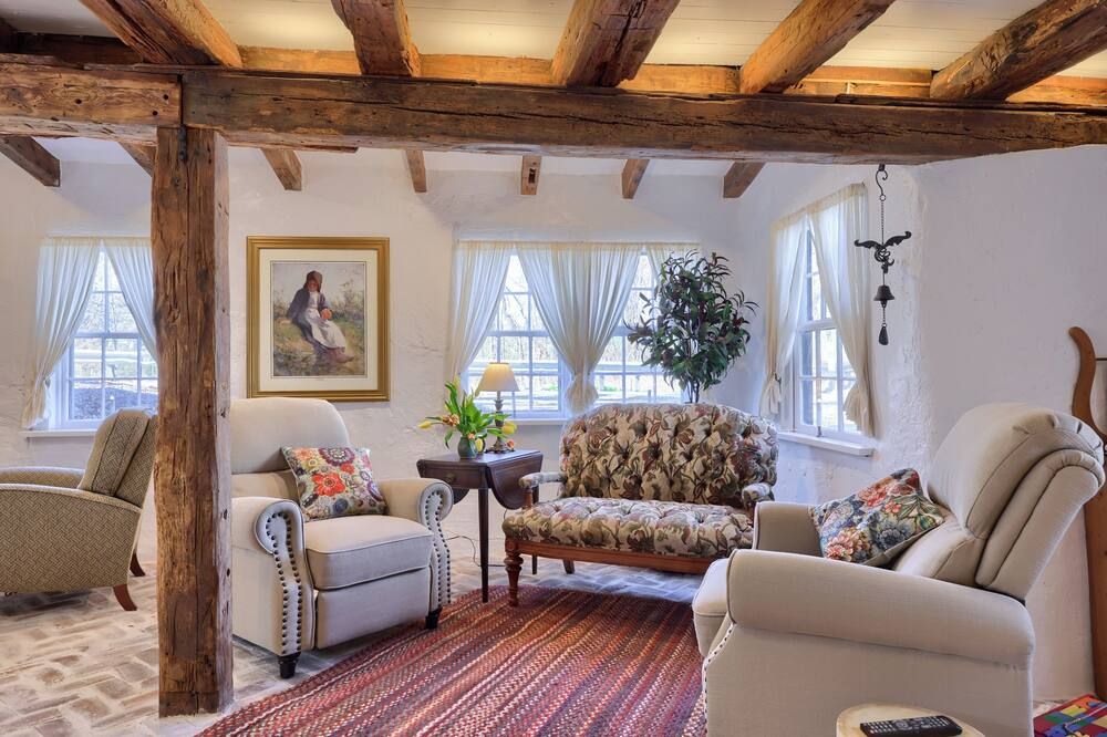 Log House & Gardens - an unforgettable visit to this 1790's wheelwright's house! - Elizabethtown - Вітальня