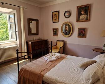 Charming house suitable for large families with swimming pool in a preserved site - Saint-Martin-sur-Lavezon - Bedroom