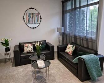 Icon Homerton Apertment - London - Living room