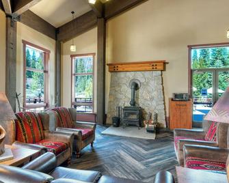 ووكساتشي لودج - Red Fair - غرفة معيشة