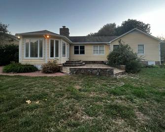 Cozy home & Beautiful horse farm - Waxhaw - Edificio