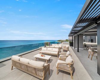 Allure 205 3 Bedroom Apts - Bridgetown - Balcón