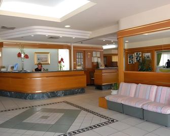 Hotel Parco Degli Ulivi - Pineto - Recepción
