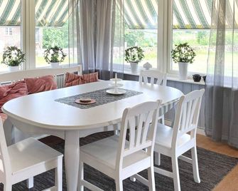 4 Star Holiday Home in Solvesborg - Sölvesborg - Jídelna