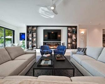 4BR Luxury Beachfront Retreat with Designer Finishes & Panoramic Gulf Views - Captiva - Living room