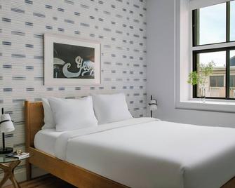 Le Victoria, Sonder Apartment by Marriott Bonvoy - Montreal - Bedroom