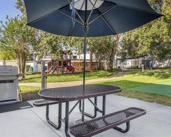 Orbit One Vacation Villas by Coolvacay - Kissimmee - Patio