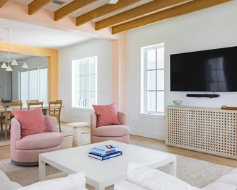 New Waterfront Home - Dreamside House - Key West - Living room