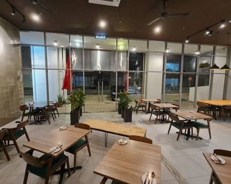 Swan Garden Resort Hotel - Malacca - Restaurant