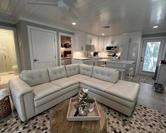 Fully Remodeled - On The Ground - No Stairs - Close To Beach & Causeway! - Sanibel - Living room