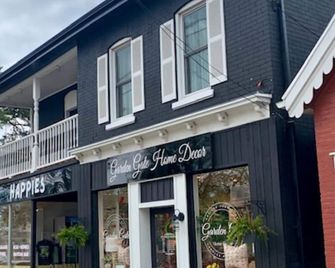 Quaint 1 bedroom Suite downtown Grimsby - Grimsby - Bâtiment