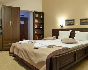 Family Hotel Balkanci - Gabrovo - Bedroom