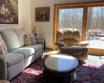 Large Secluded Private Estate accommodates 18+. 12 Min. from Town of New Paltz - Pine Bush - Living room