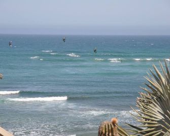 Surf house with pool on private point break - San José del Cabo - Beach