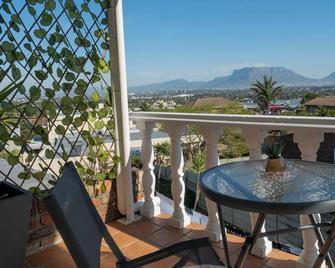 Plattekloof Premium Lodge - Cape Town - Balcony
