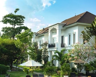 Vimean Sovannaphoum Resort - Battambang - Pool