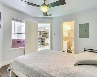 4 Mi to Dtwn: Gem w/ Pool Access & Patio in Austin - Austin