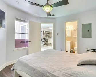 4 Mi to Dtwn: Gem w/ Pool Access & Patio in Austin - Austin