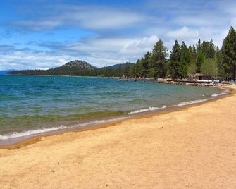 Gondola Lodge & Tahoe Beach Club - South Lake Tahoe - Beach