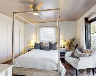 Coastal Zen Escape - Encinitas - Bedroom