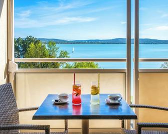 Hotel Club Tihany - טיהאני - מרפסת