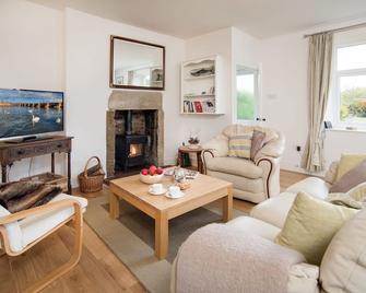 Mona's Cottage - Luxury Holiday Cottage ideal for couples and families - Ancroft - Living room