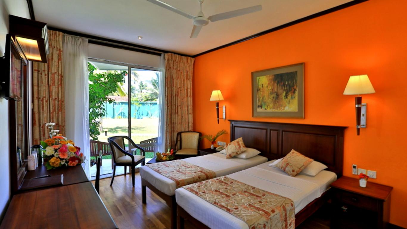 Hibiscus Beach Hotel & Villas
