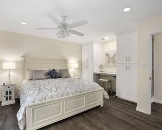 Orchard Oasis: 20 min to Oceano/Pismo Beach, BBQ, Pool Table, King-sized beds - Nipomo - Camera da letto