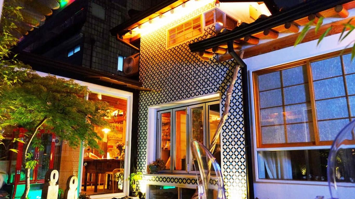 'Hanok Hanok' Boutique stay Hotel Seoul - 2min from Gyeongbokgung Palace station